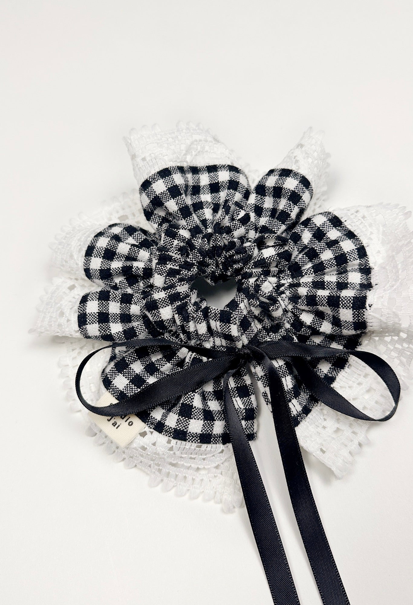 GINGHAM SCRUNCHIE - LACE TRIM