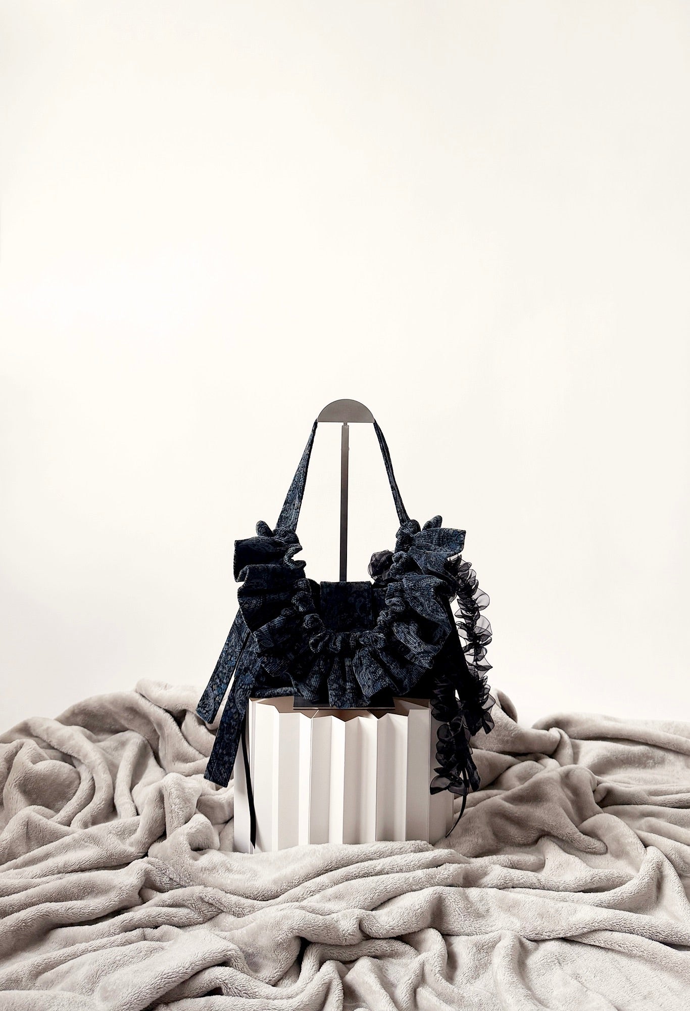 NAIA SHOULDER BAG - NAVY PAISLEY CORDUROY