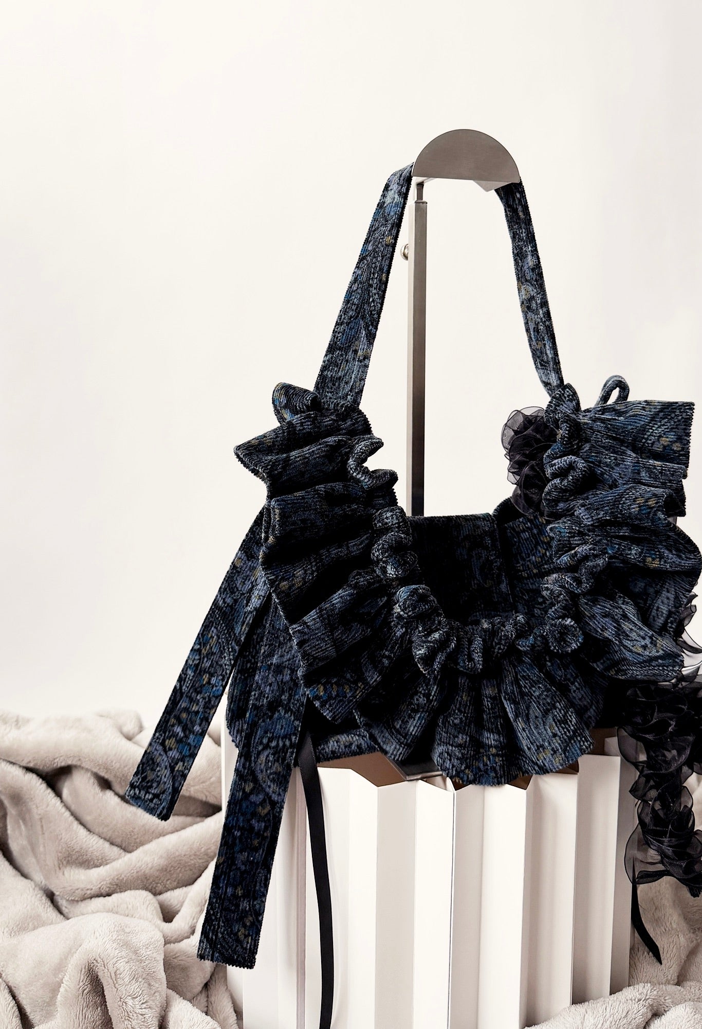 NAIA SHOULDER BAG - NAVY PAISLEY CORDUROY