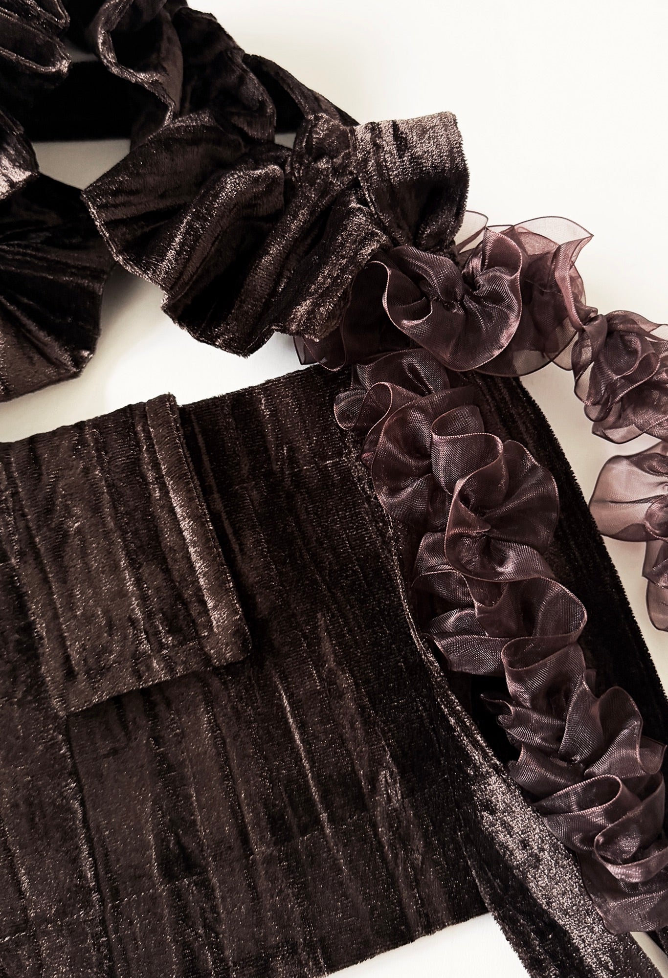 NAIA SHOULDER BAG - BROWN CRUSHED VELVET