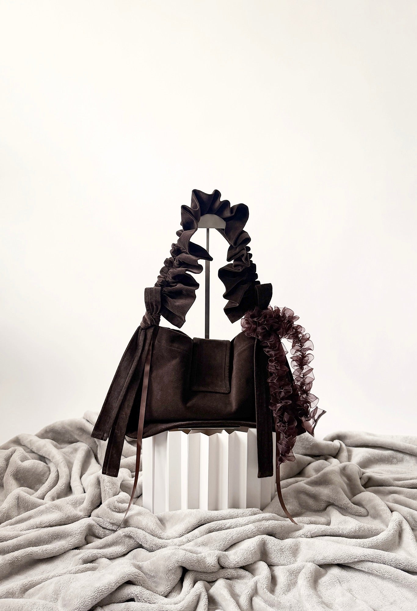 OVERSIZED NAIA SHOULDER BAG - BROWN VELOUR