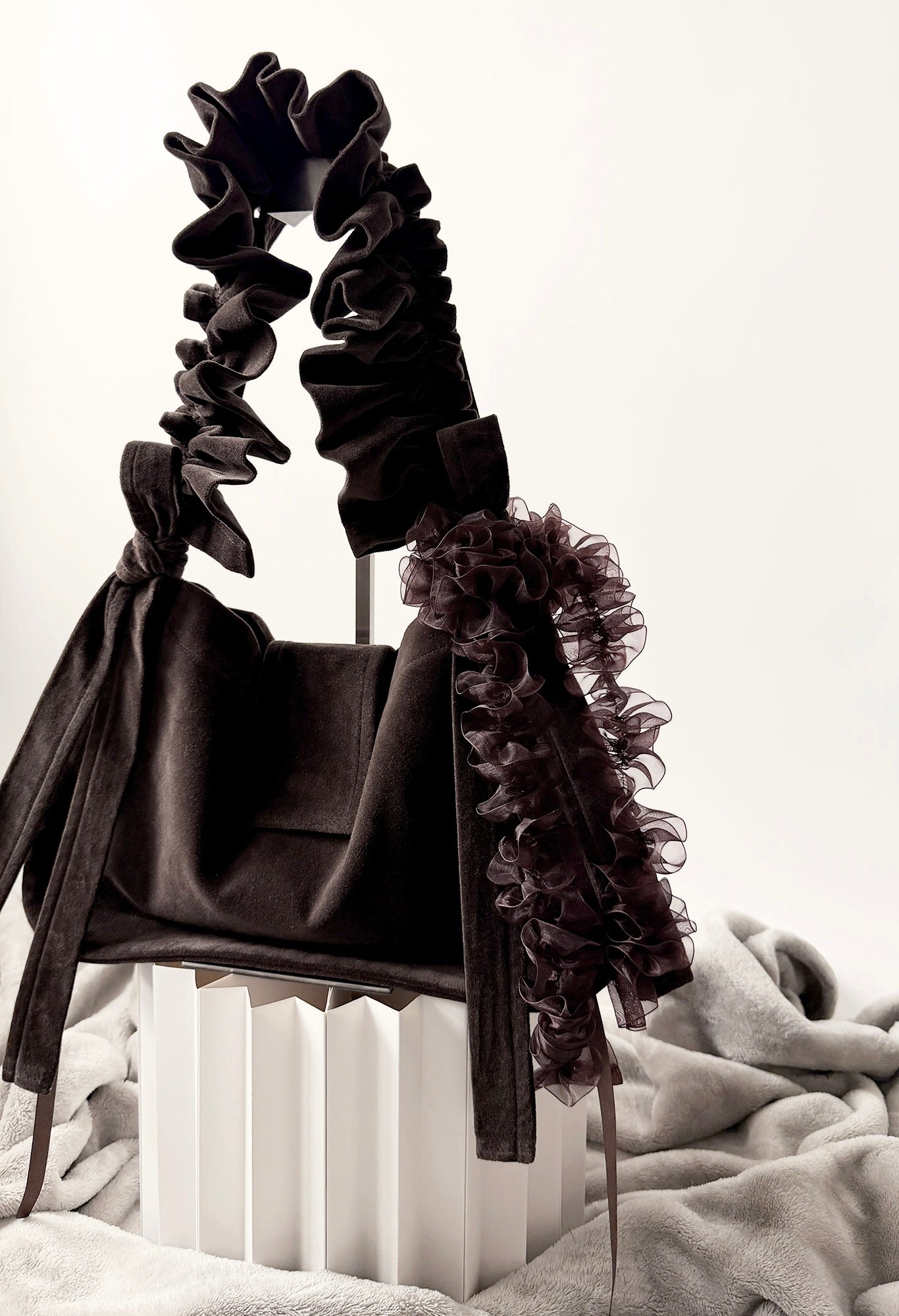 OVERSIZED NAIA SHOULDER BAG - BROWN VELOUR