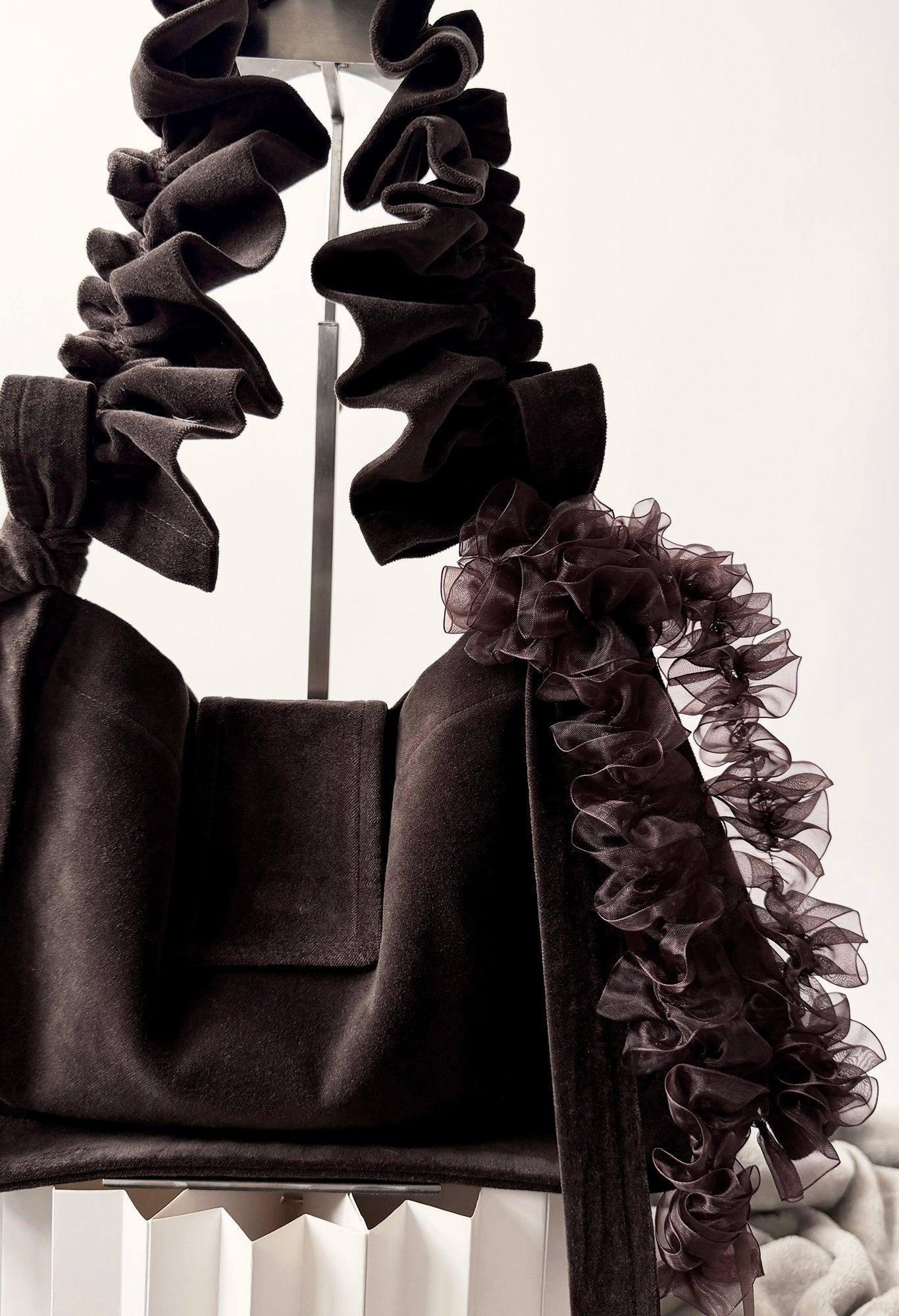 OVERSIZED NAIA SHOULDER BAG - BROWN VELOUR