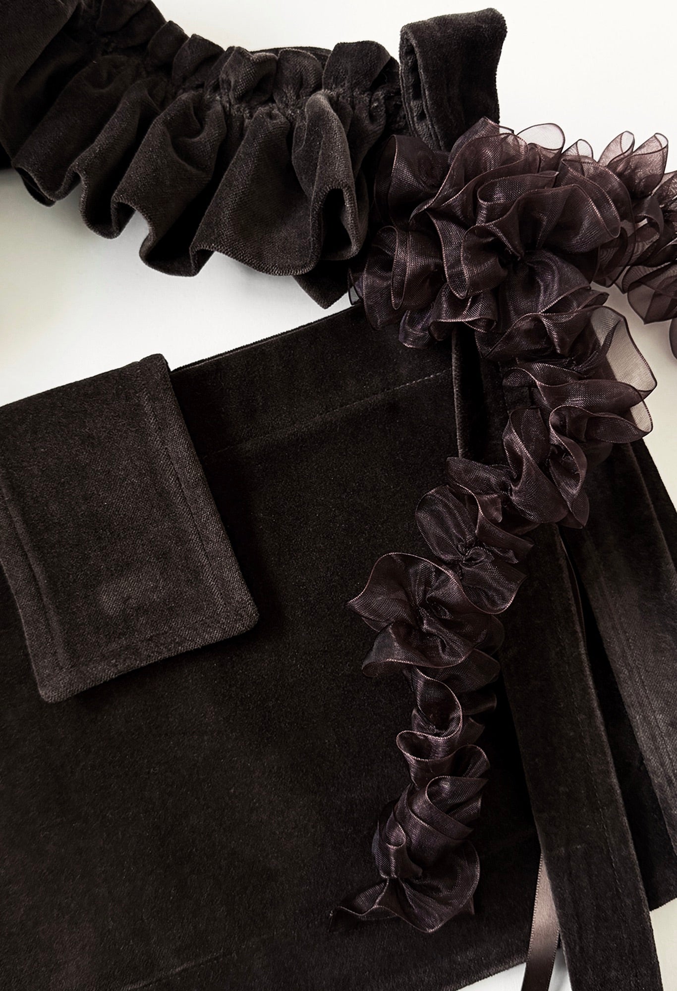 OVERSIZED NAIA SHOULDER BAG - BROWN VELOUR