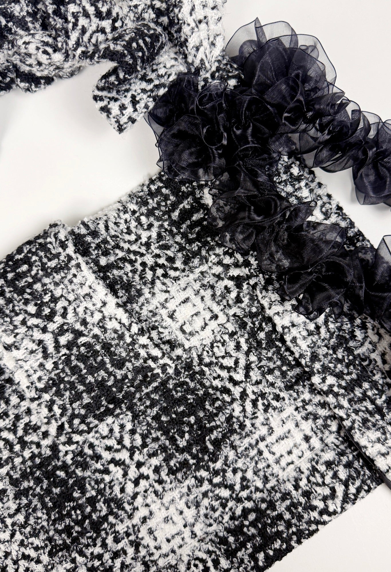 OVERSIZED NAIA SHOULDER BAG - BLACK/WHITE TWEED