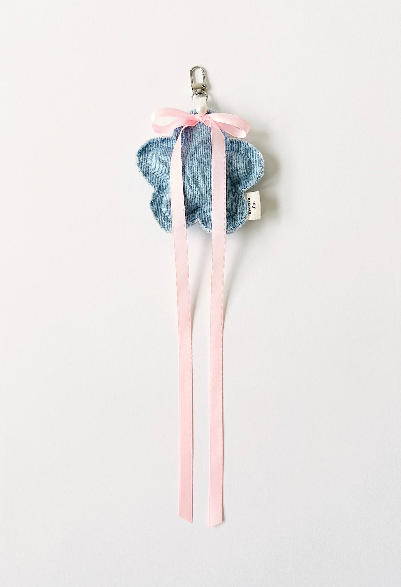 DENIM FLOWER CHARM - LIGHT WASH