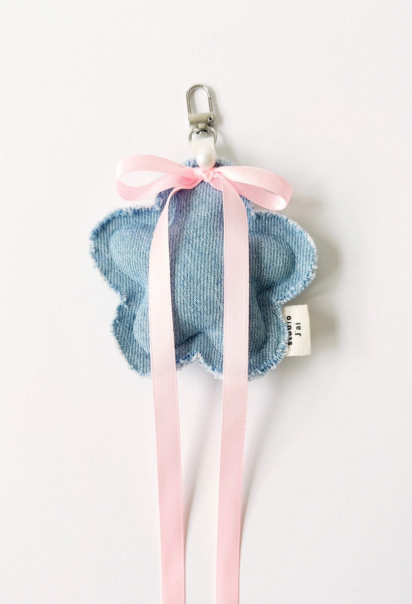 DENIM FLOWER CHARM - LIGHT WASH