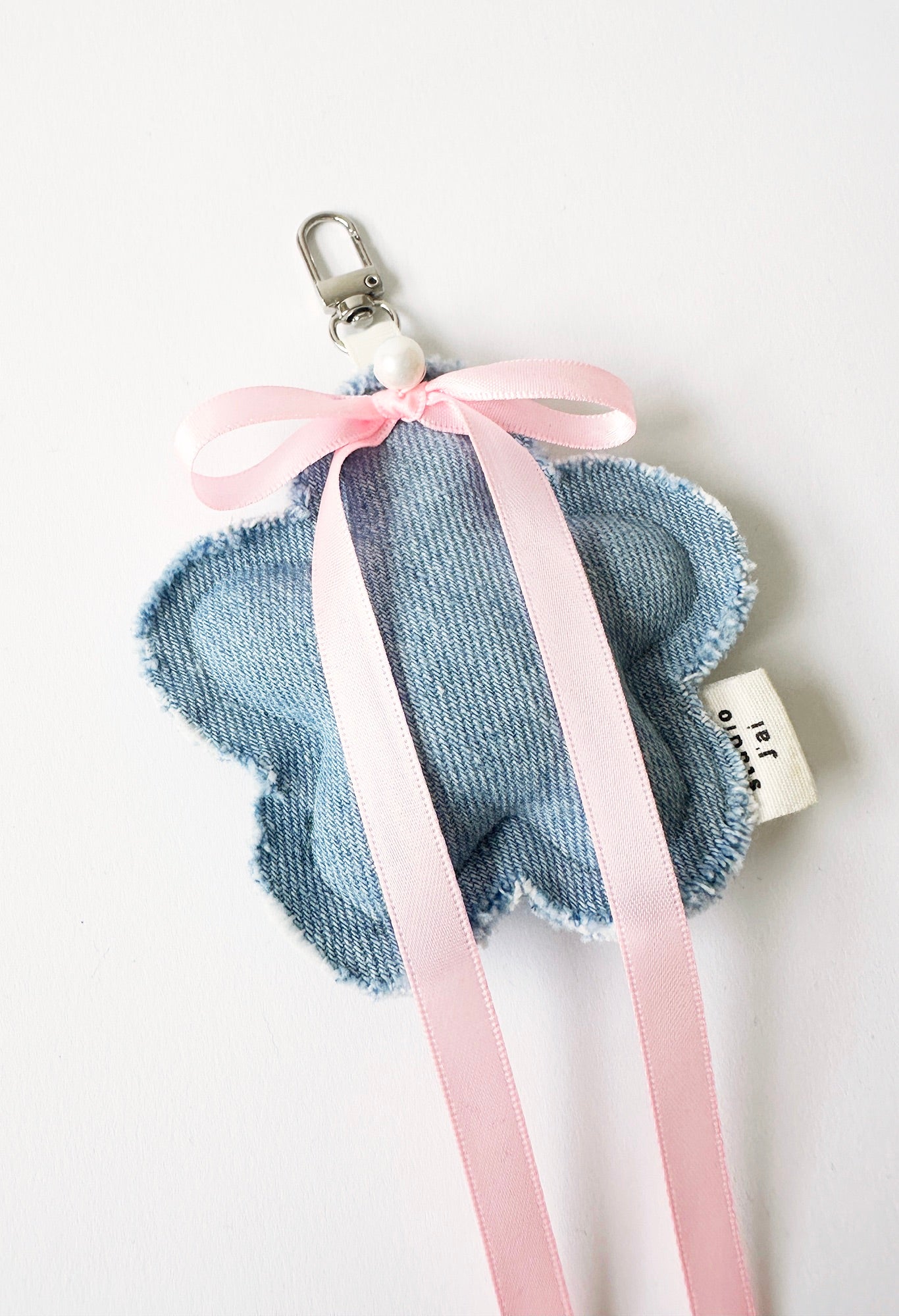 DENIM FLOWER CHARM - LIGHT WASH