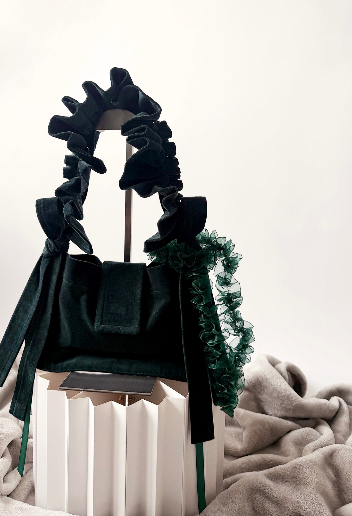 NAIA SHOULDER BAG - DARK GREEN VELOUR