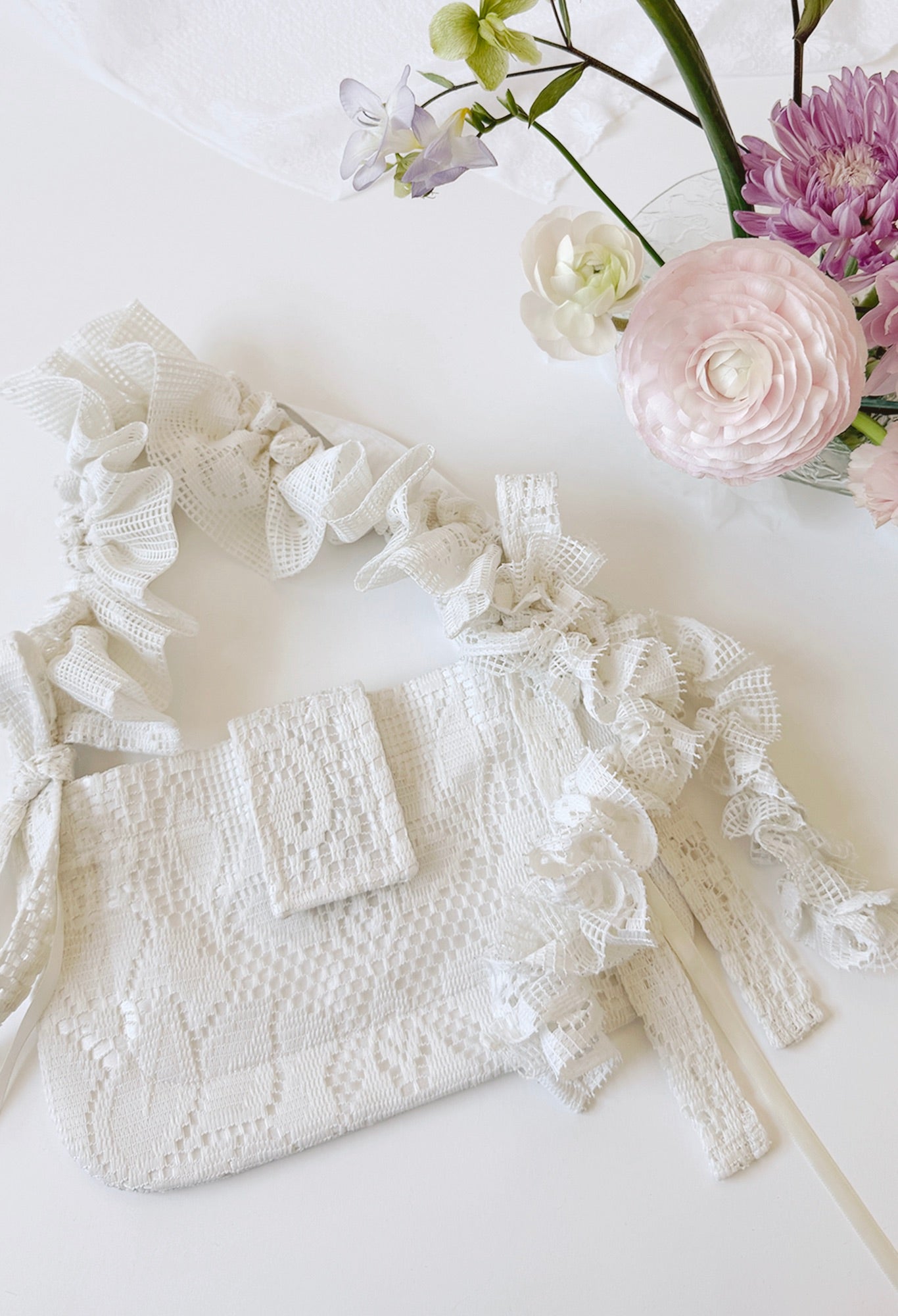 NAIA SHOULDER BAG - IVORY LACE
