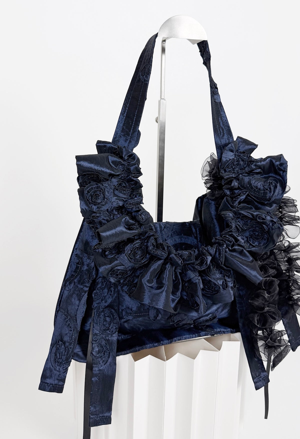OVERSIZED NAIA SHOULDER BAG - NAVY TAFFETA