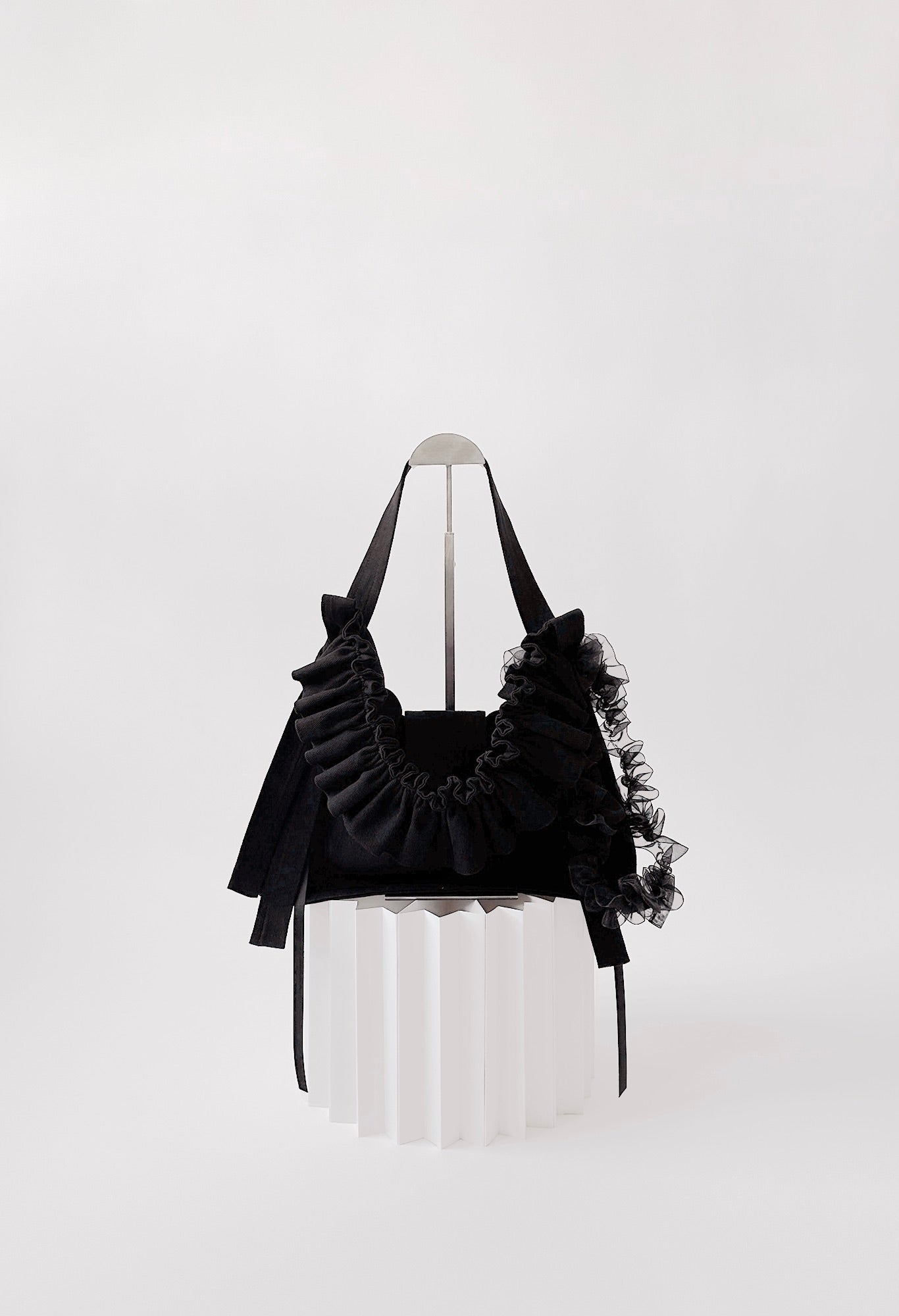 OVERSIZED NAIA SHOULDER BAG