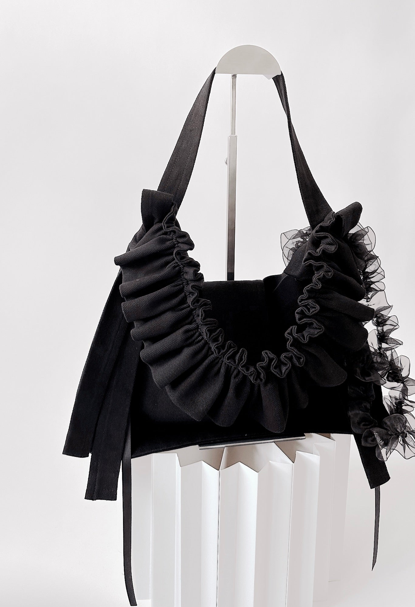 OVERSIZED NAIA SHOULDER BAG