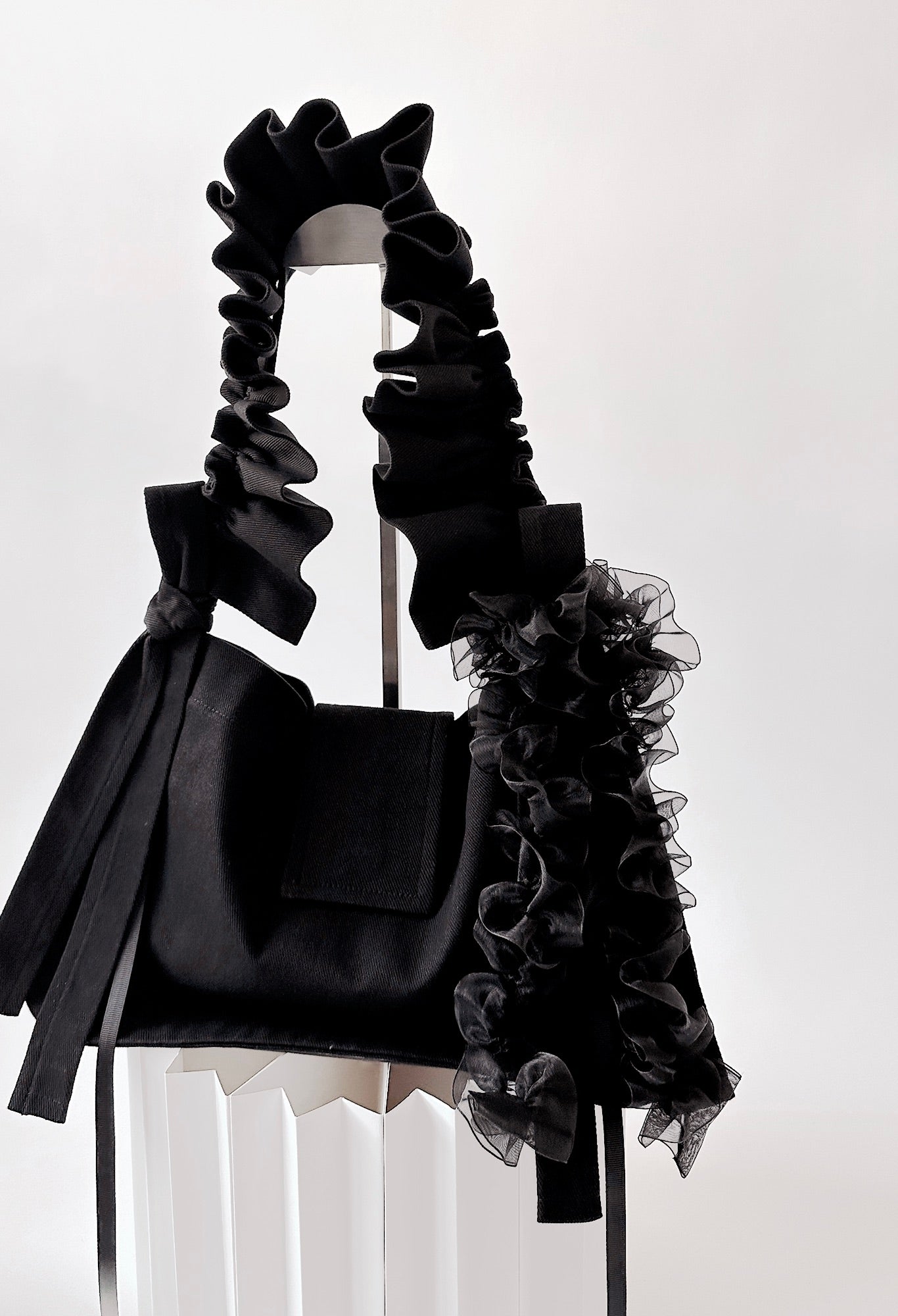 OVERSIZED NAIA SHOULDER BAG