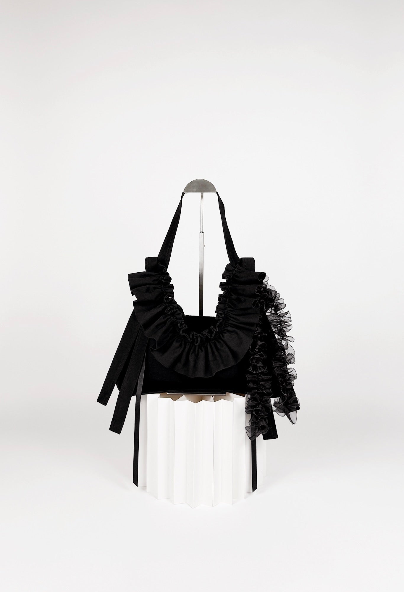 OVERSIZED NAIA SHOULDER BAG