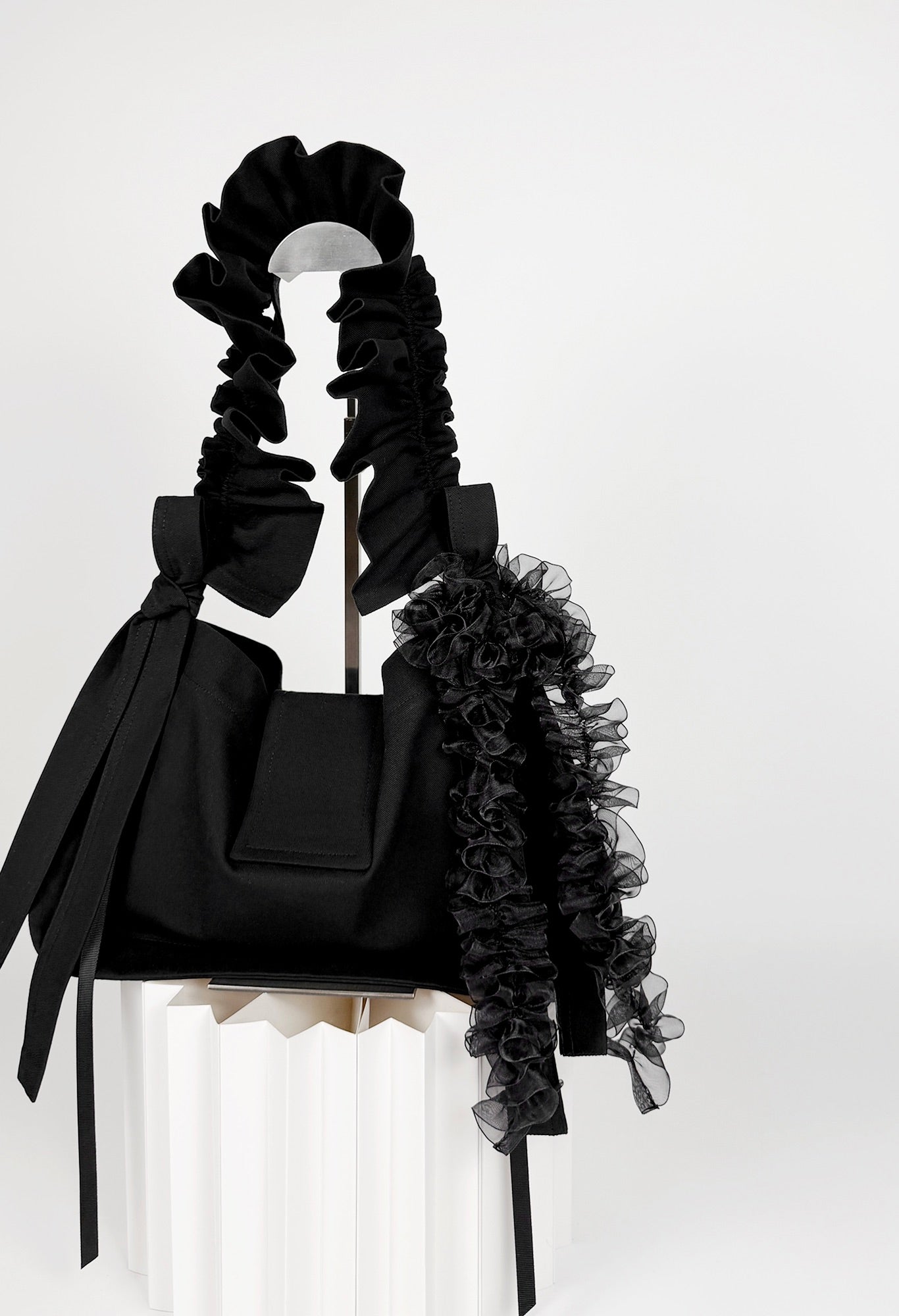 OVERSIZED NAIA SHOULDER BAG