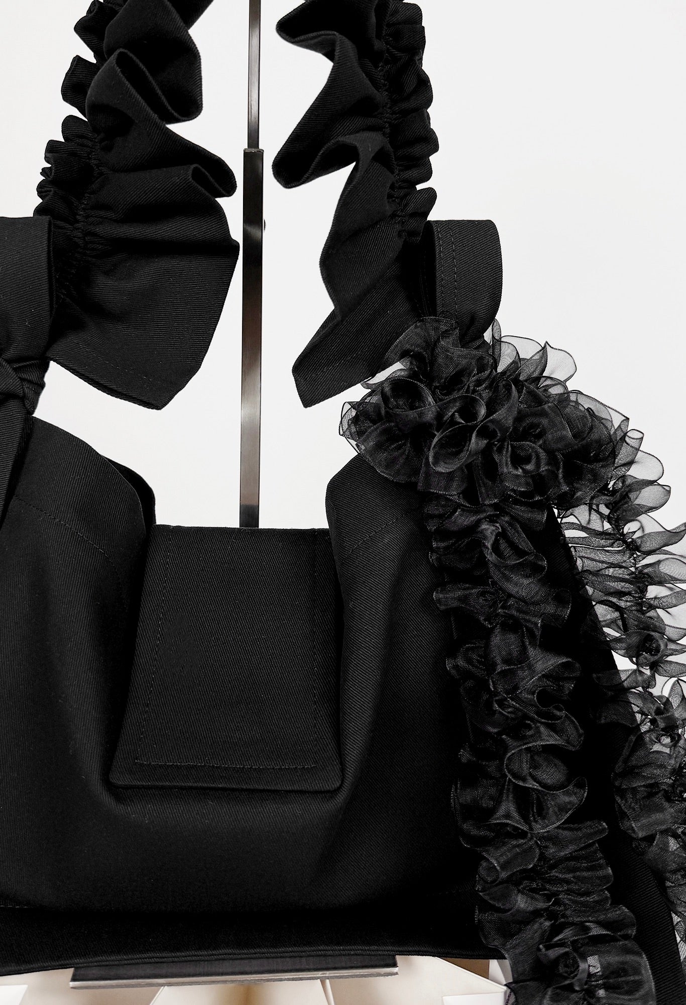 OVERSIZED NAIA SHOULDER BAG
