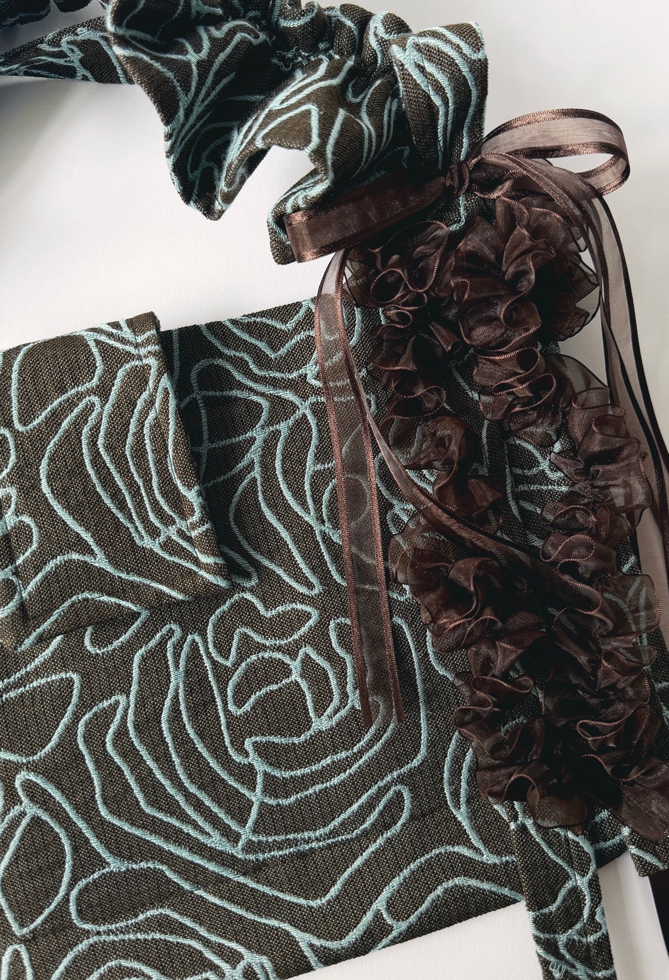 OVERSIZED NAIA SHOULDER BAG - BROWN/BLUE TWILL