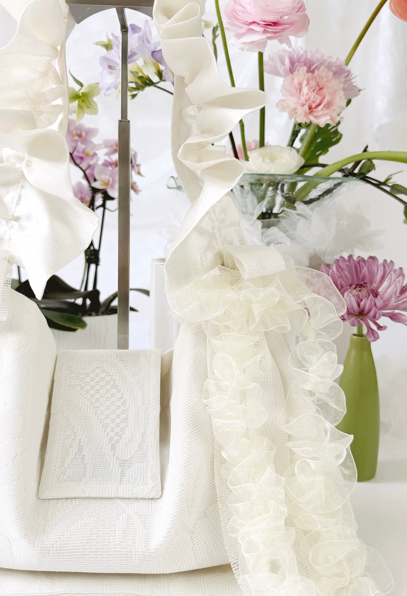 OVERSIZED NAIA SHOULDER BAG - IVORY LACE/TAFFETA