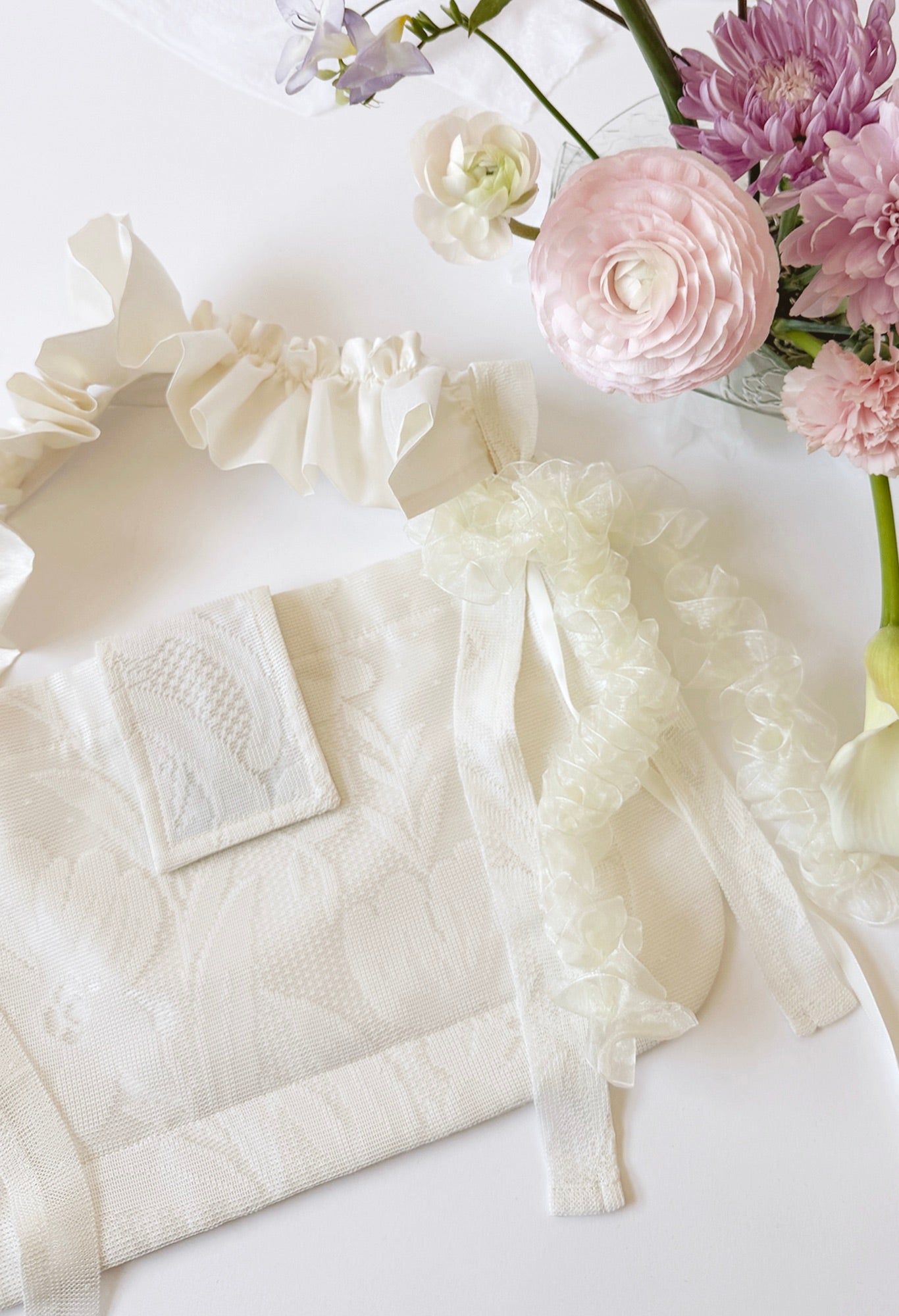 OVERSIZED NAIA SHOULDER BAG - IVORY LACE/TAFFETA