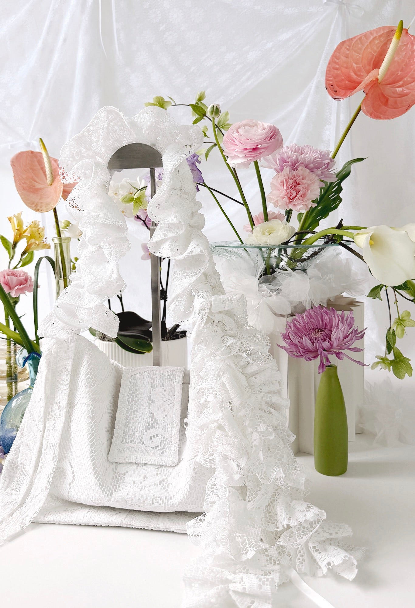 OVERSIZED NAIA SHOULDER BAG - WHITE LACE