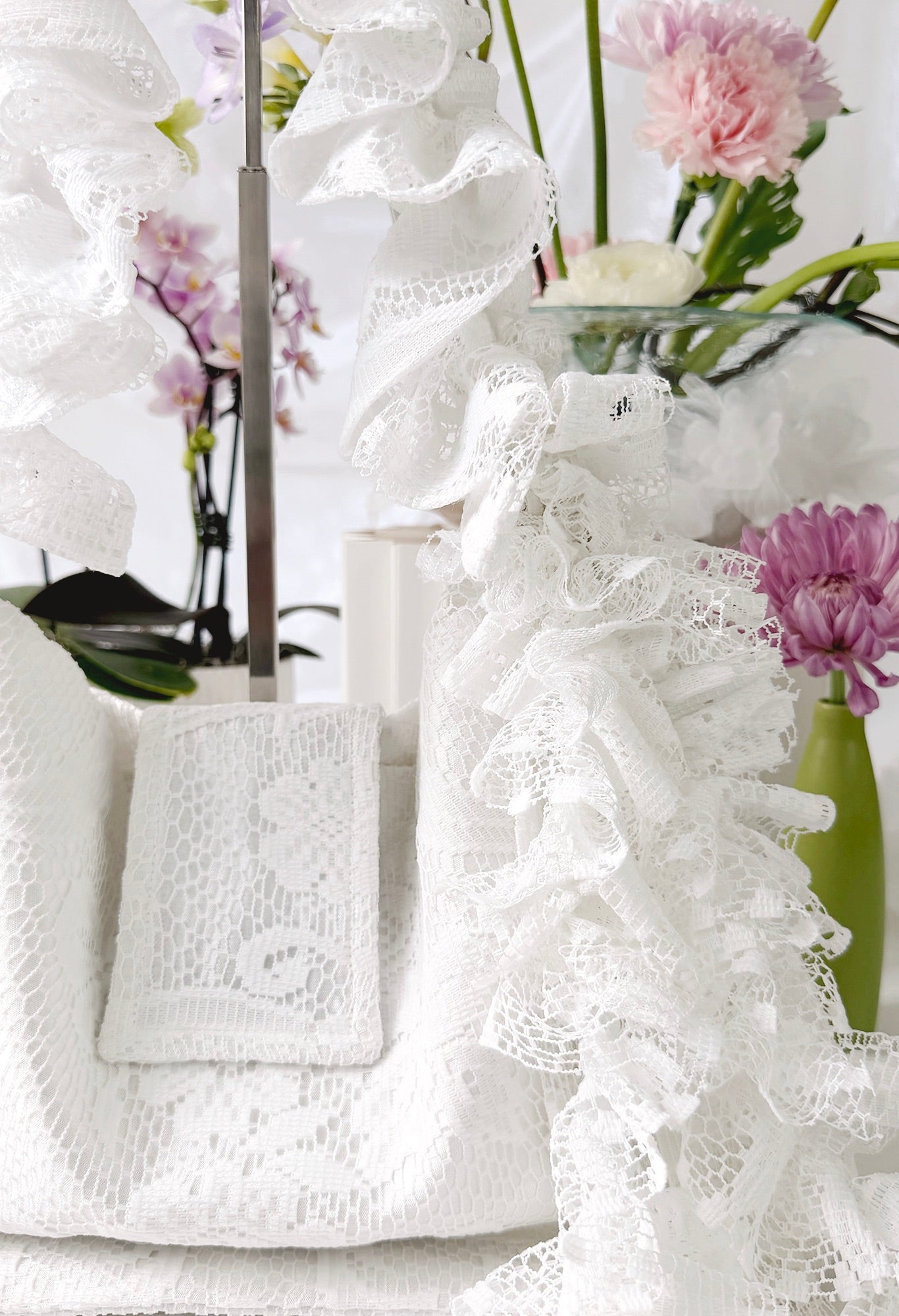 OVERSIZED NAIA SHOULDER BAG - WHITE LACE