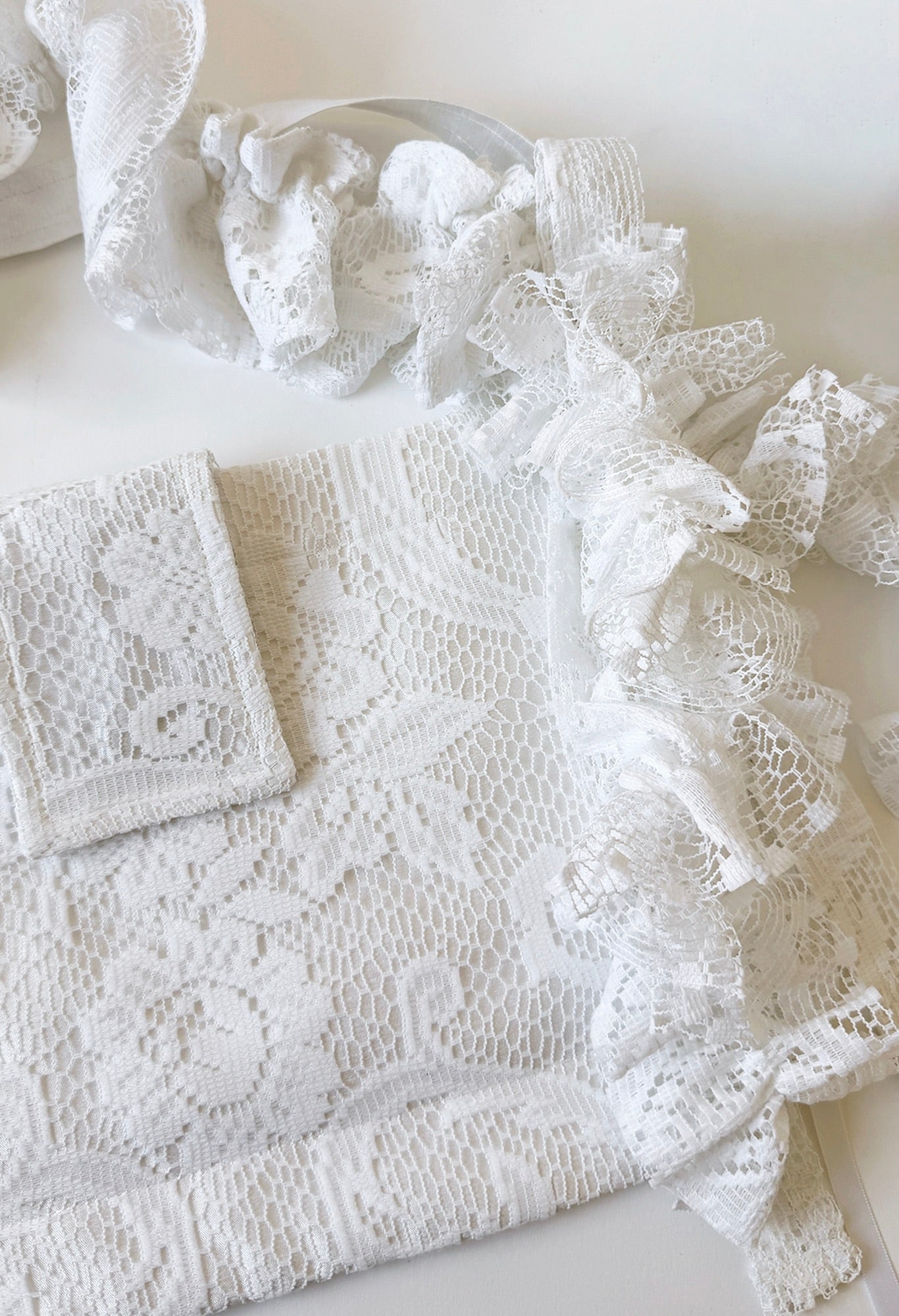 OVERSIZED NAIA SHOULDER BAG - WHITE LACE