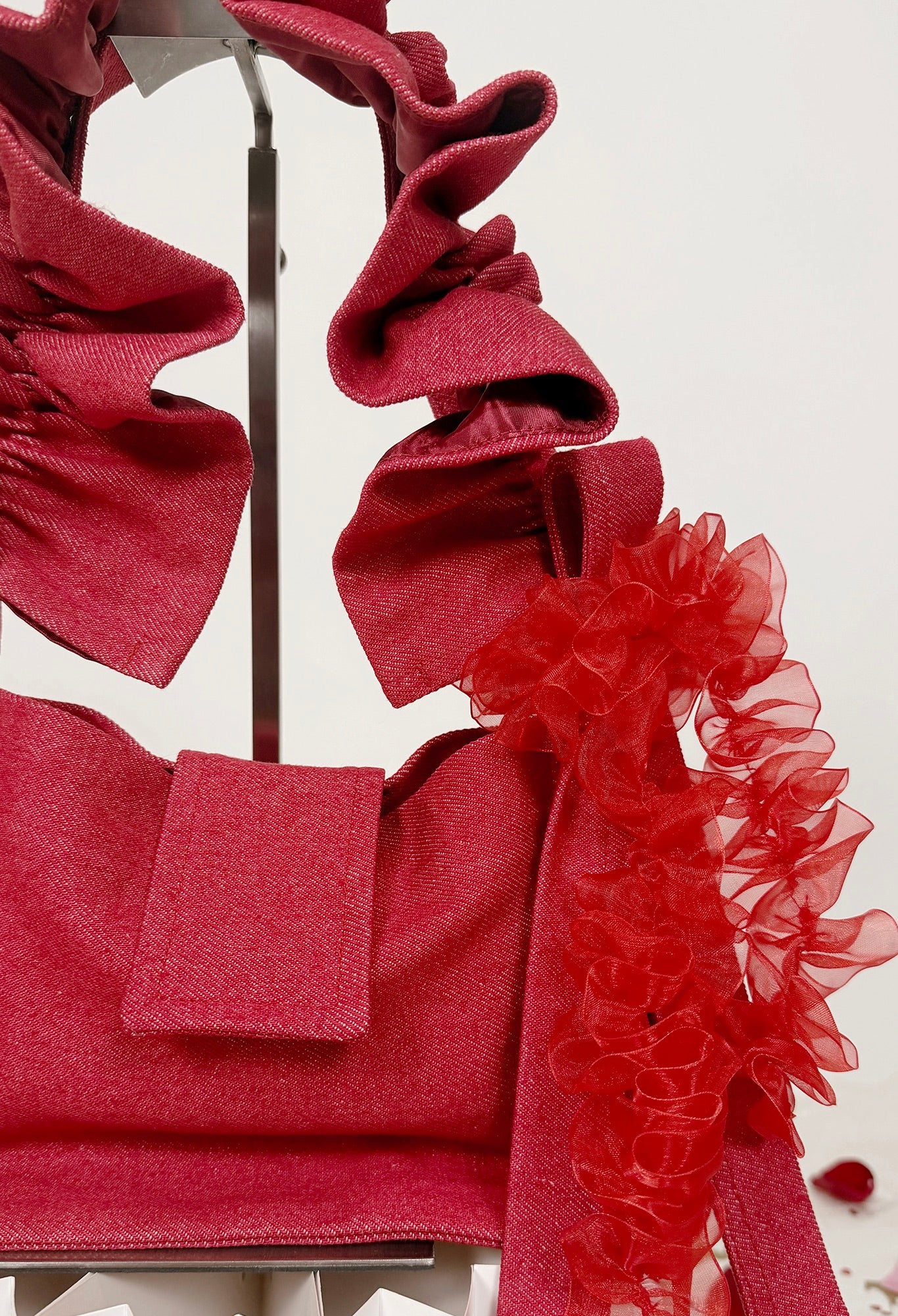 NAIA SHOULDER BAG - RED DENIM