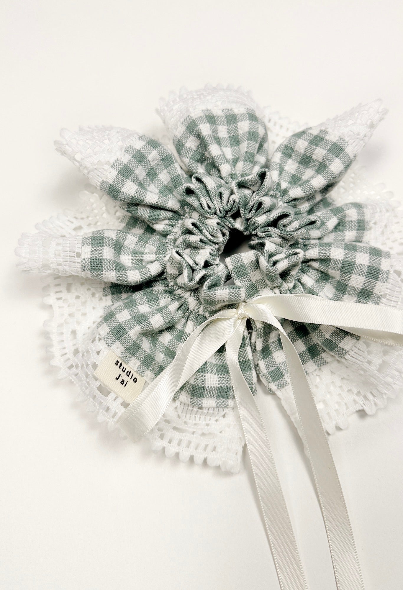 GINGHAM SCRUNCHIE - LACE TRIM