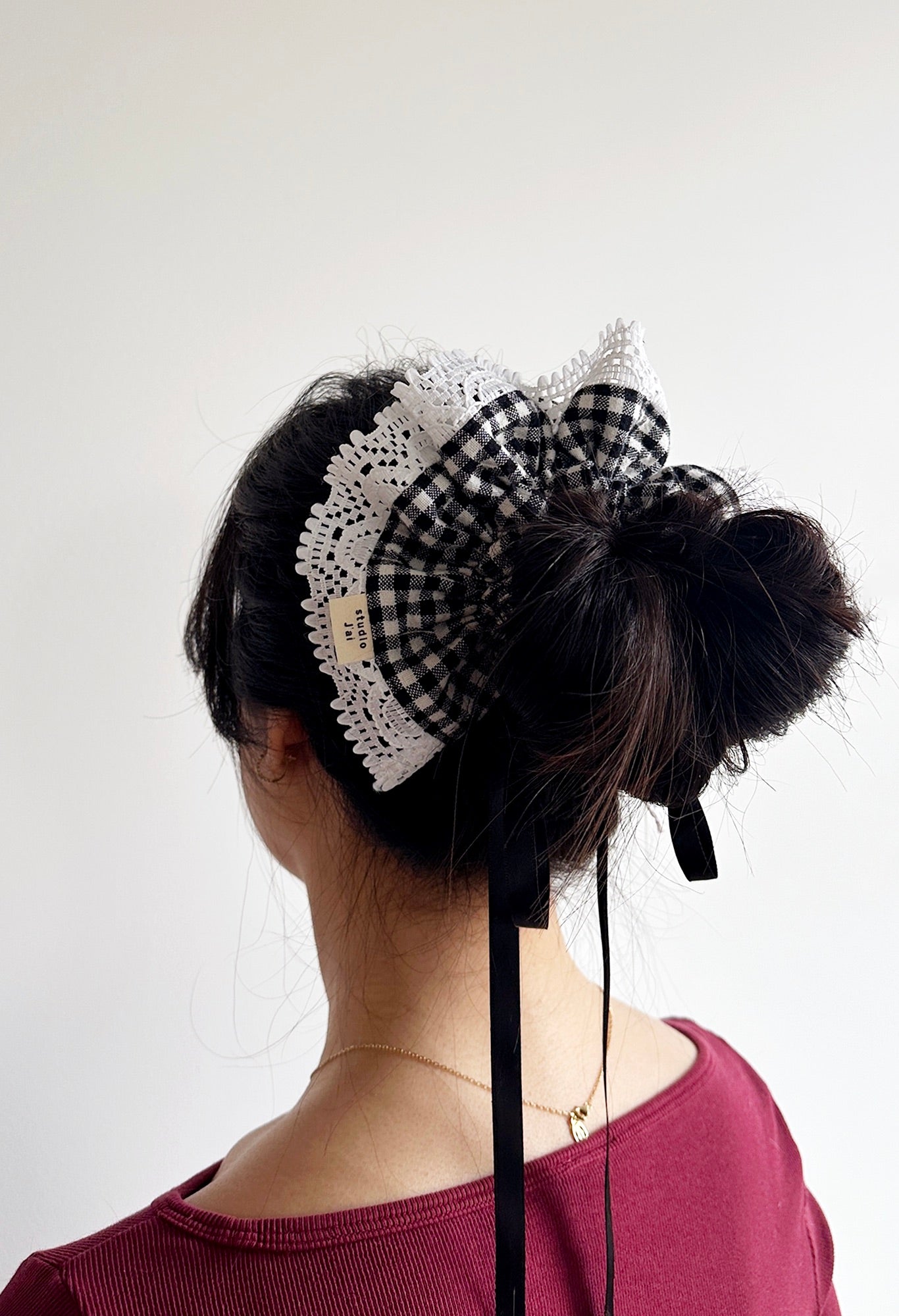 GINGHAM SCRUNCHIE - LACE TRIM