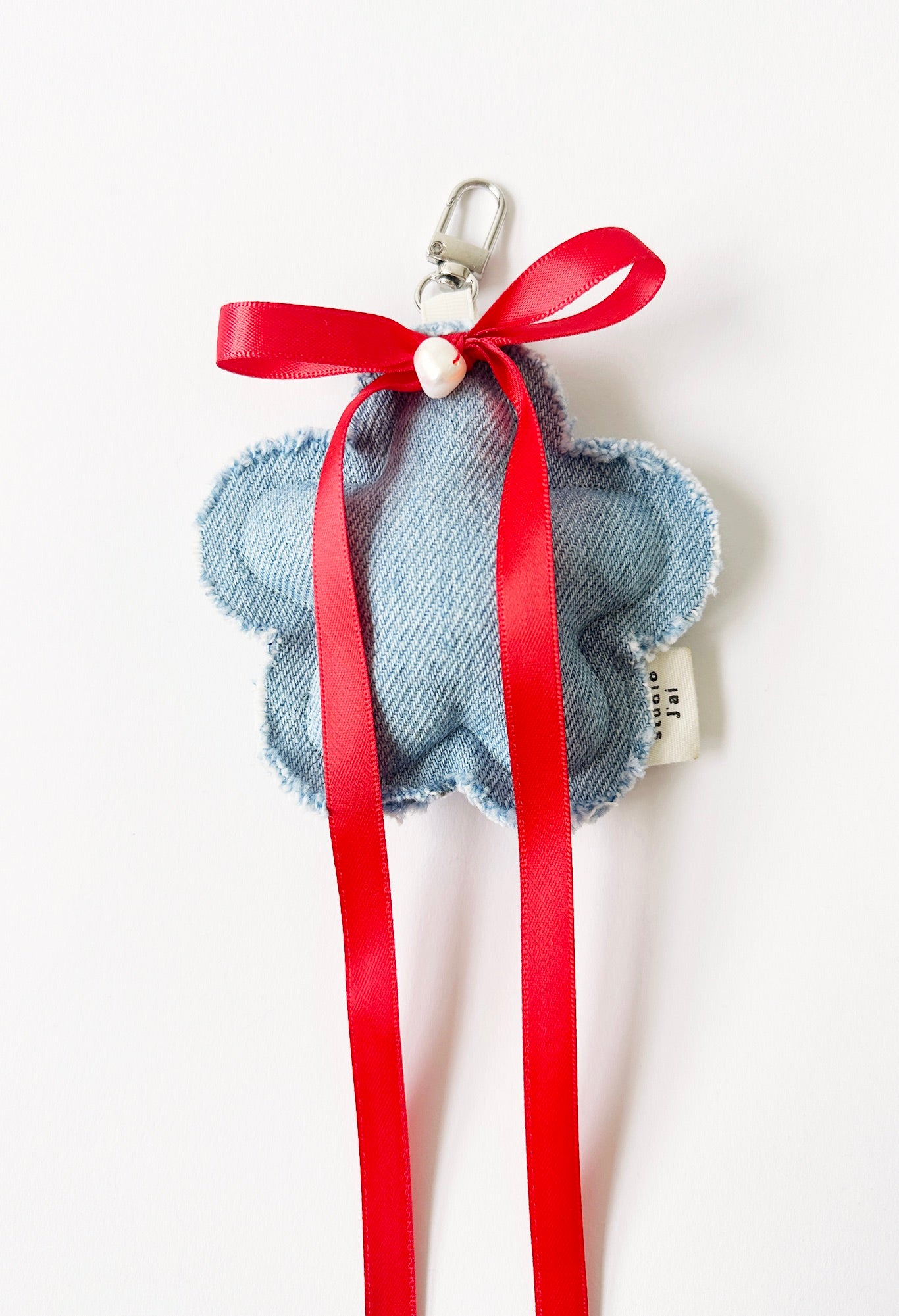 DENIM FLOWER CHARM - LIGHT WASH