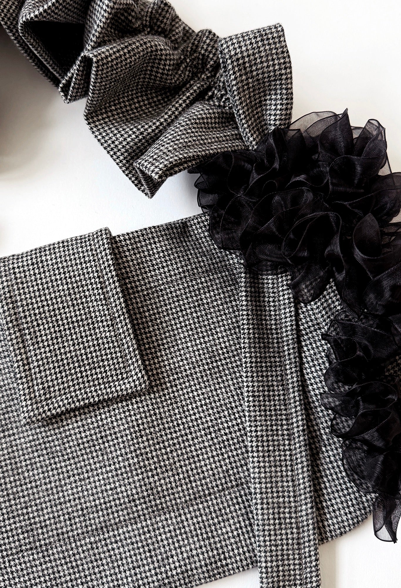 NAIA SHOULDER BAG - B/W HOUNDSTOOTH
