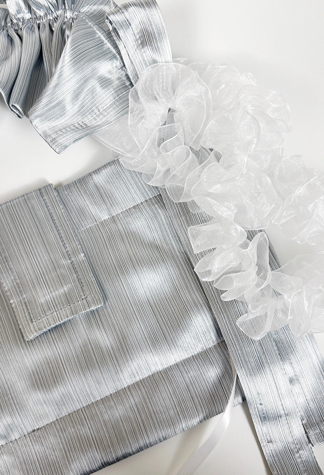 NAIA SHOULDER BAG - ICY SILVER LAMÉ